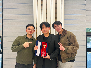 실소 수상 기념 사진